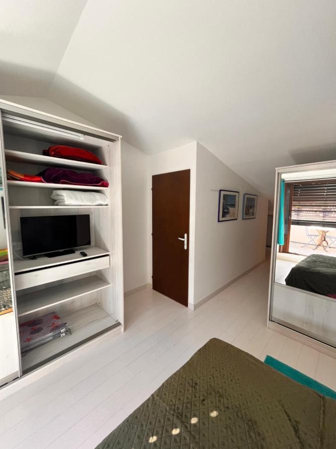 Belle Chambre Spacieuse, Tropezienne, Vue Remparts, Clim, Parking 에그모르트 외부 사진